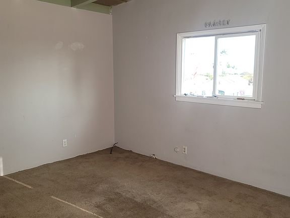 4th image of 1467 E Main St