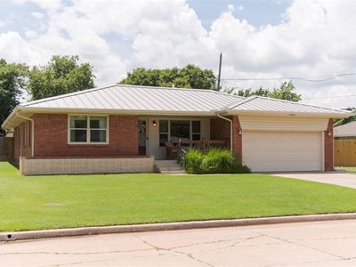 2660 Lakeside Dr, Village, OK, 73120