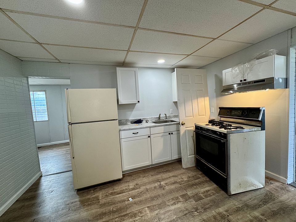 1st image of 249-51 W 20th St Floor 1