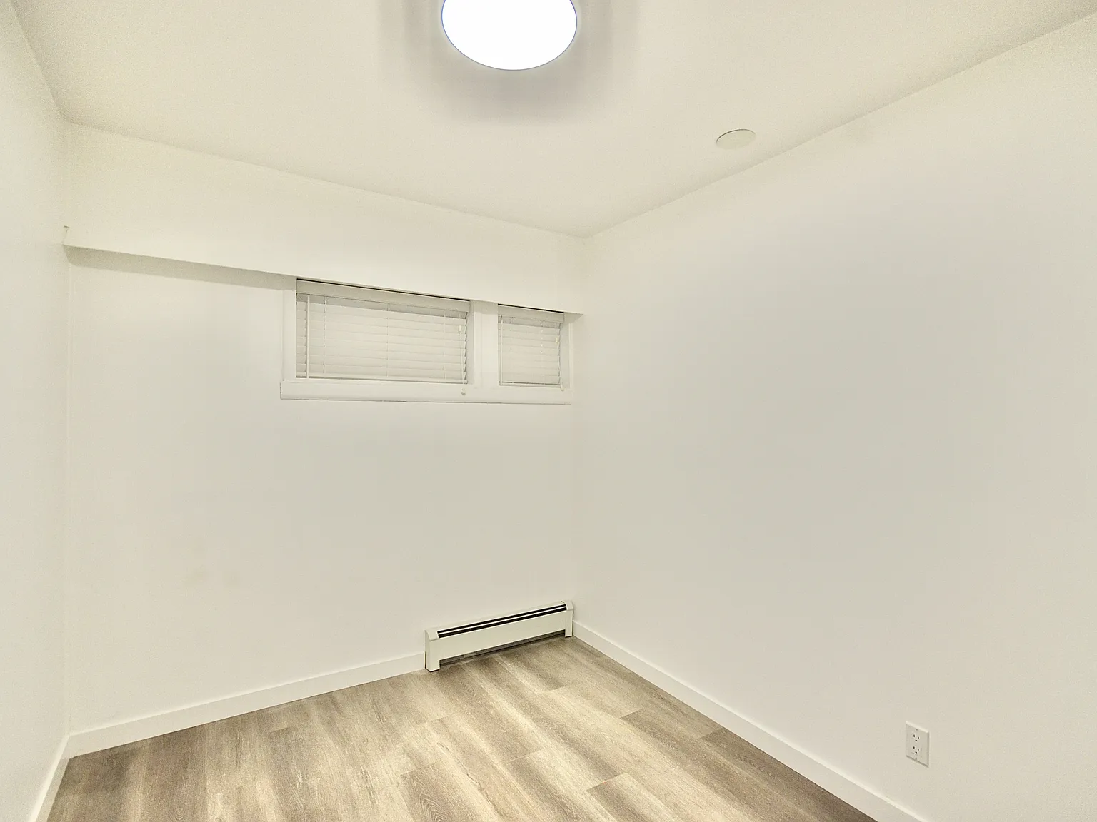 2 bed, 800 sqft, $2,300 — Photo 2