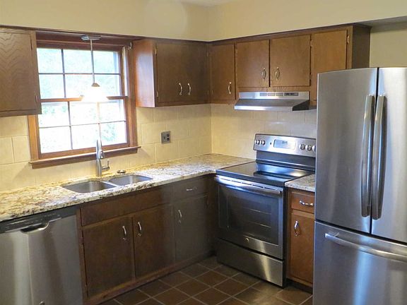 5th image of 26 Harden Dr