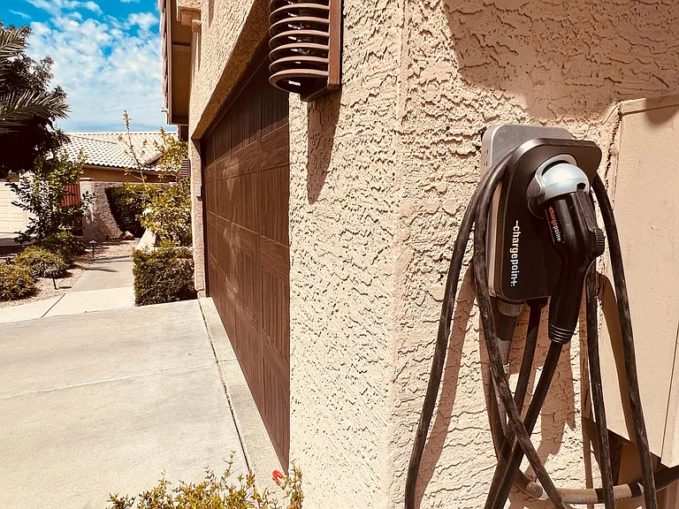 372 W Amoroso Dr — Photo 1