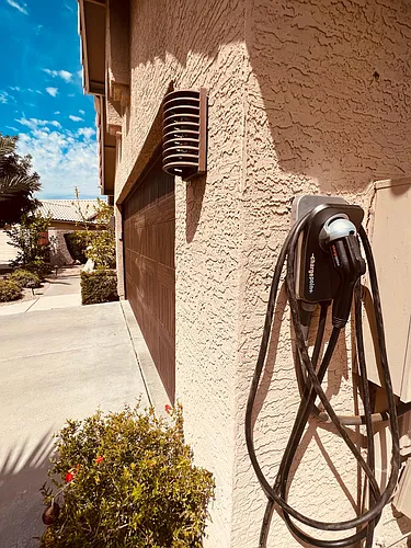 372 W Amoroso Dr Photo 1