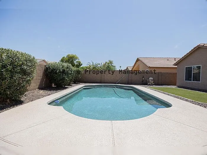 1710 E Oakland St — Photo 24