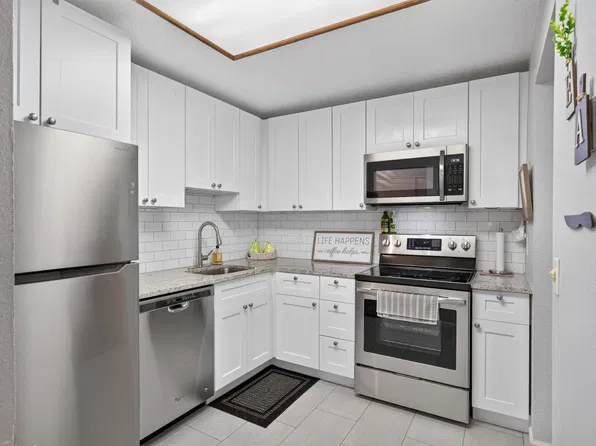 3155 Coachman Rd APT 244, Eagan, MN 55121