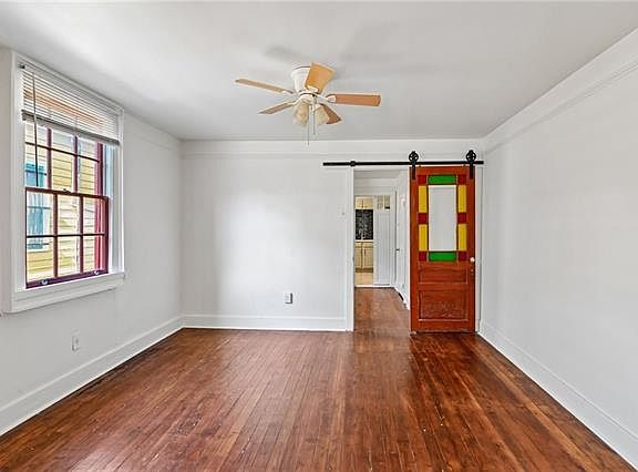5th image of 914 Congress St