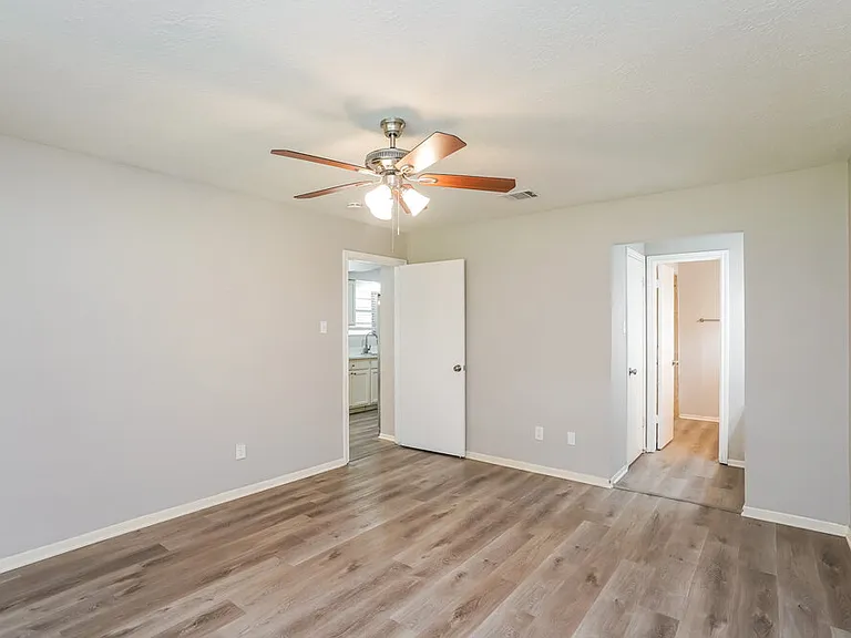 332 Coventry Ln — Photo 10