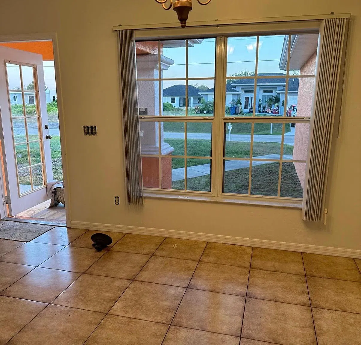 3 bed, 1408 sqft, $1,950 — Photo 2