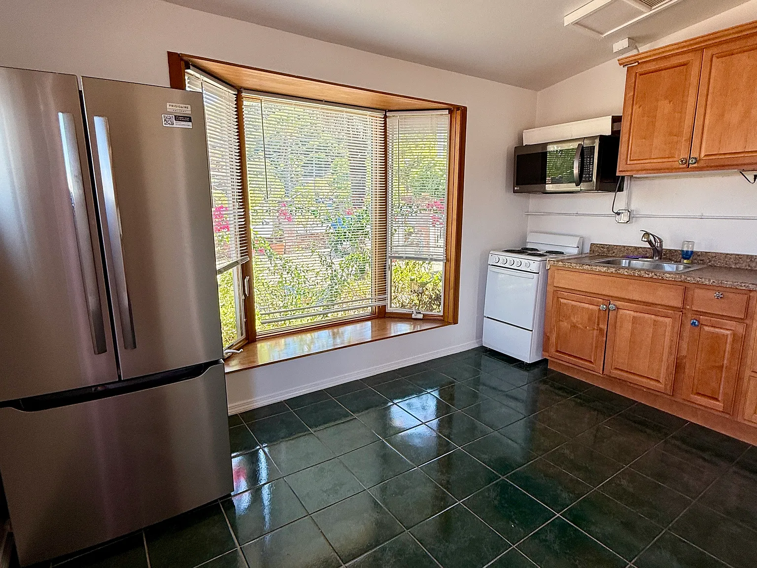 2 bed, 464 sqft, $2,500 — Photo 2