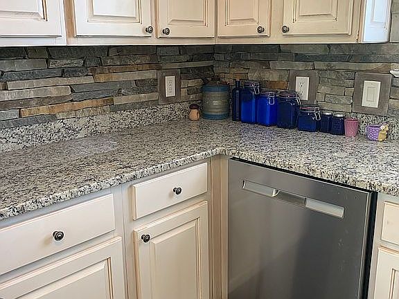 4th image of 8108 Gladys Ln