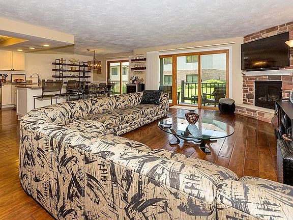 2nd image of 1070 S Lake Shore Dr #12-B1