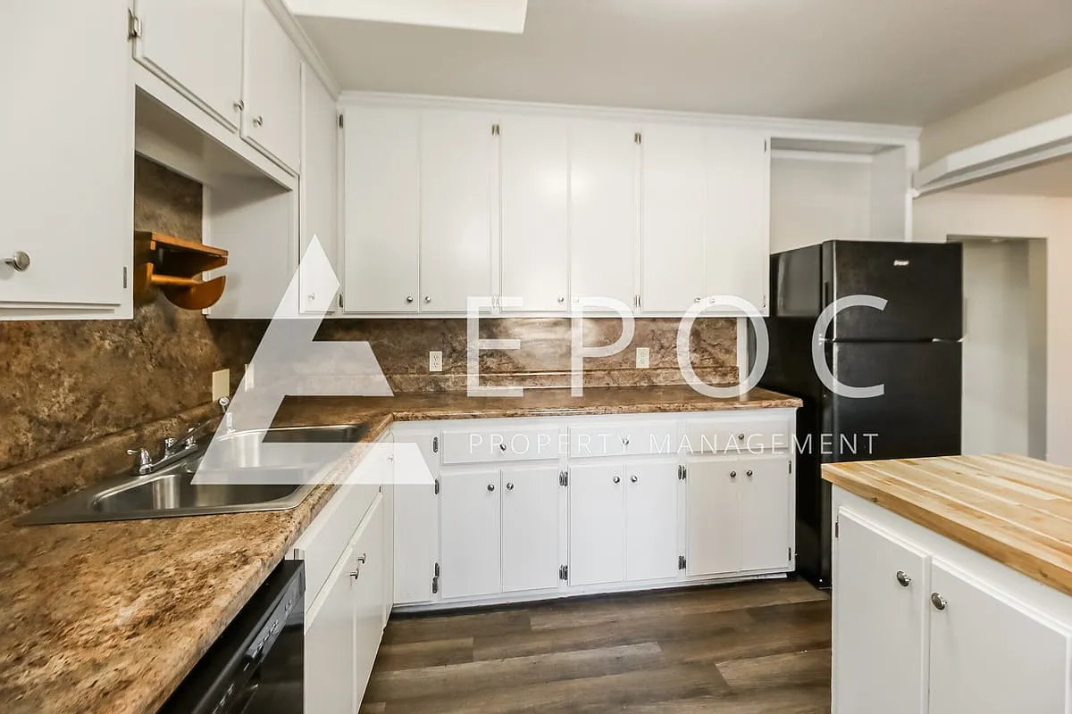 742 Highland Pkwy — Photo 3