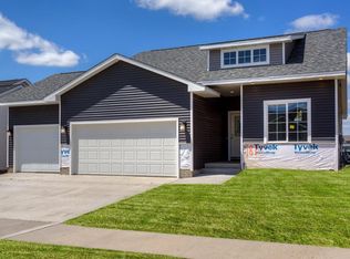 685 SE Tallgrass Ln, Waukee, IA 50263
