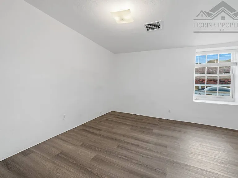 208 W San Francisco St — Photo 7