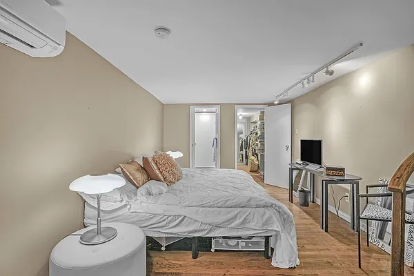 Sold by Tosh Marks Property Group | media 23