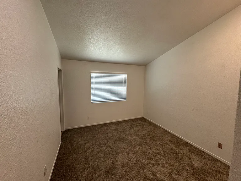 7580 Bluebrook Way — Photo 8