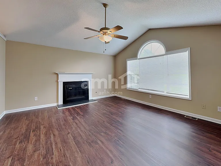 20 Michelle Ln — Photo 7