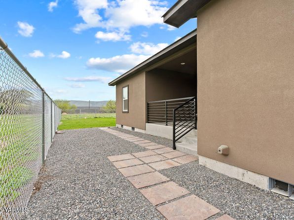 1210 Whatcom St, Union Gap, WA 98903