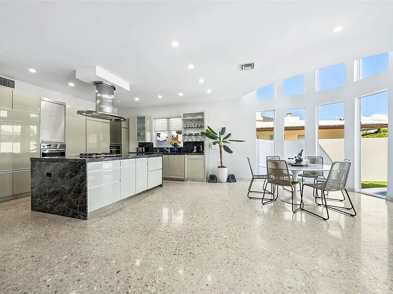 2523 Castilla Isle — Photo 13
