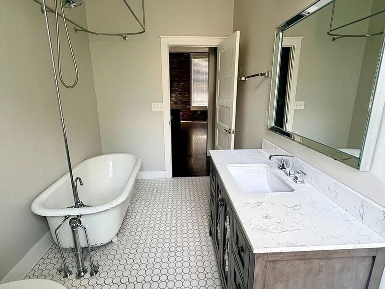 201 E 5th St #101 — Photo 15