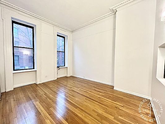 2nd image of 300 Hicks St APT 1