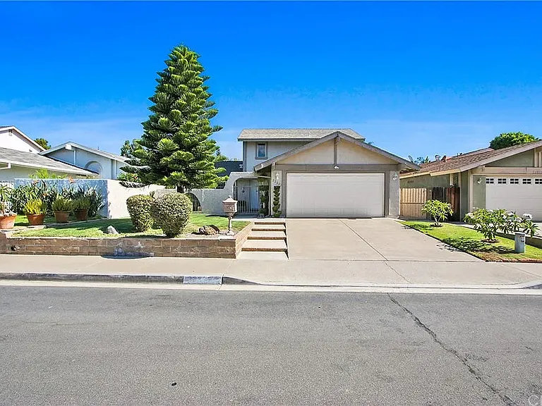 22822 Nolan St — Photo 1