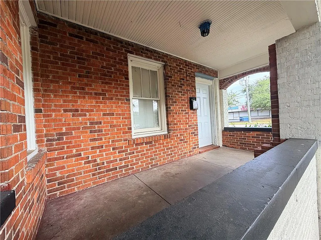 2 bed, 1.0 bath, 2006 sqft, $950 — Photo 2
