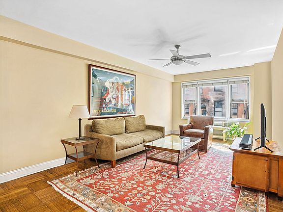 4th image of 135 Willow St APT 209