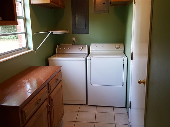 4th image of 127 NE Peppermint Ct