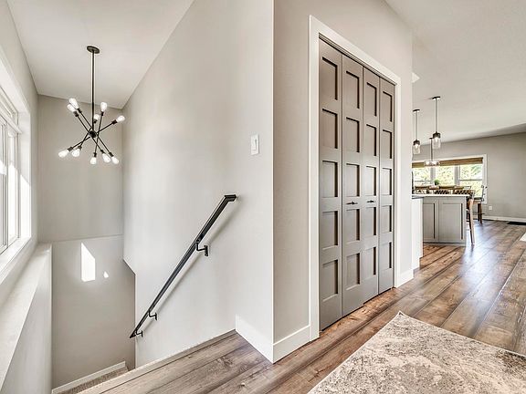 3rd image of 21 Hill Dr