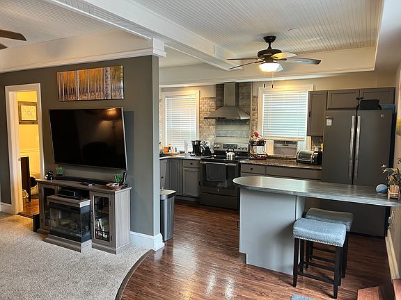 2nd image of 528 Main St APT 5