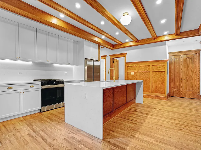 1233 N Hoyne Ave #1 — Photo 3