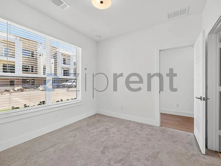 1733 W Cantey St — Photo 5