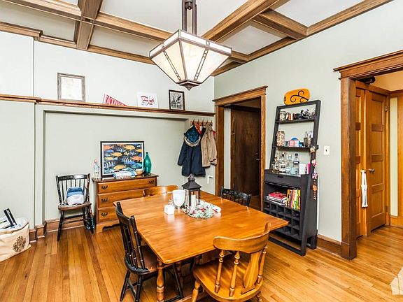 5th image of 3747 N Pine Grove Ave #1F