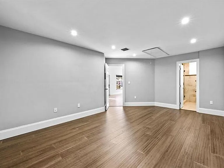 11110 SW 9th Pl — Photo 14