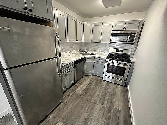 4th image of 853 Halsey St #5B