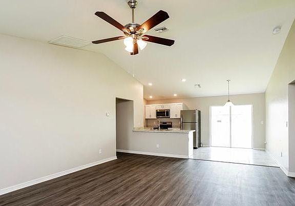 4th image of 1106 NW 1st Ave