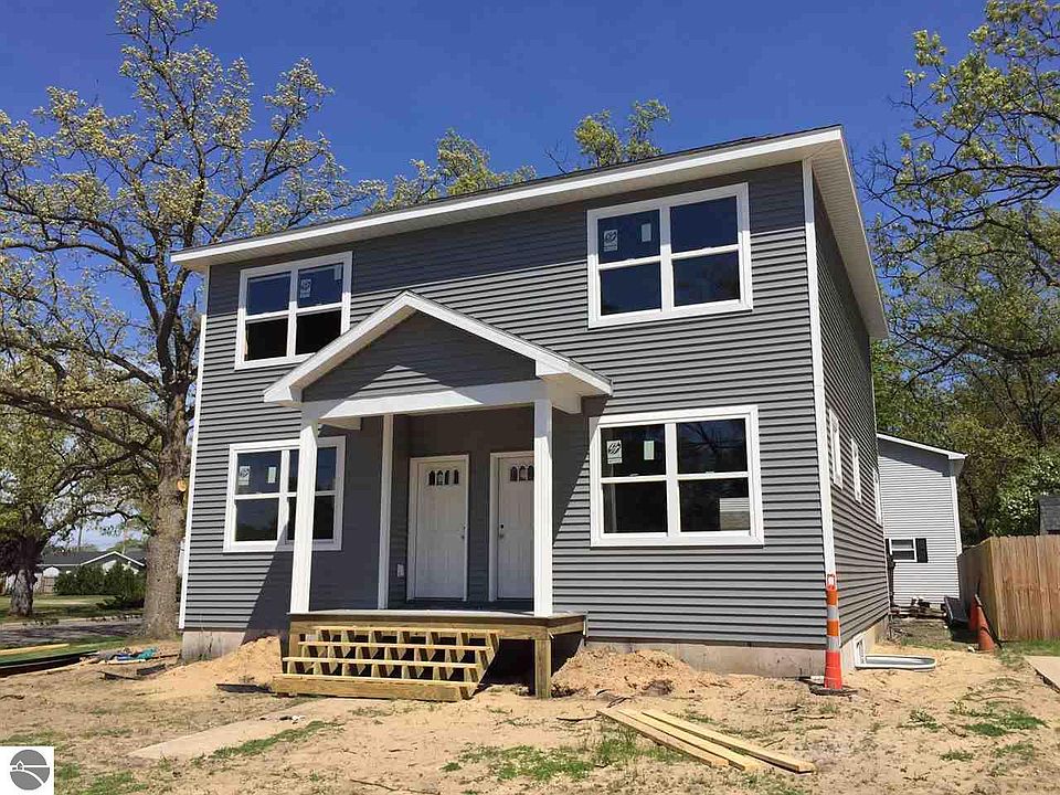 1st image of 1305 Veterans Dr