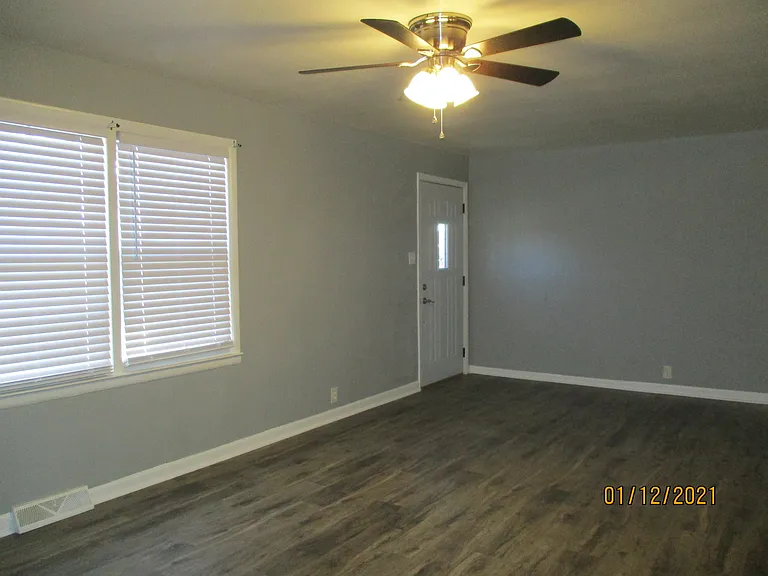 1828 S Valley St — Photo 6