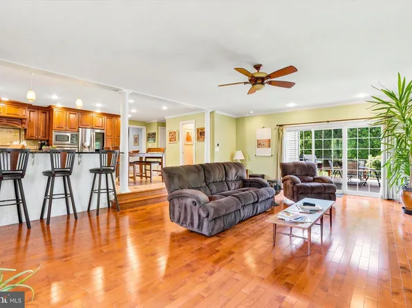 1900 Gibson Dr, Hatboro, PA 19040