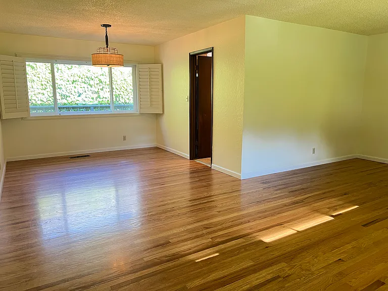 233 Calvin Pl — Photo 4
