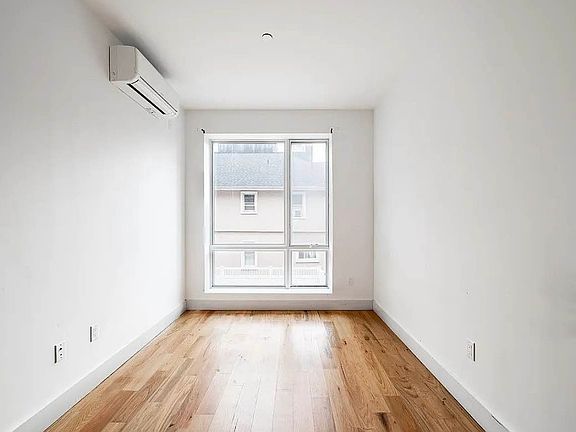 4th image of 706 E 32nd St Unit 4W