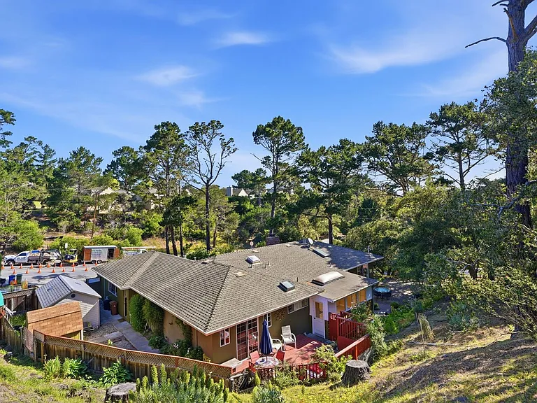 241 Soledad Dr — Photo 43