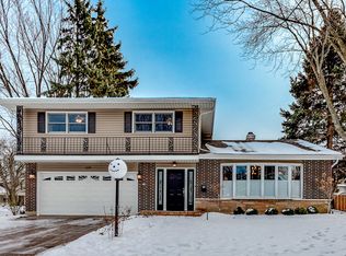 1119 E Greenwood Dr, Mount Prospect, IL