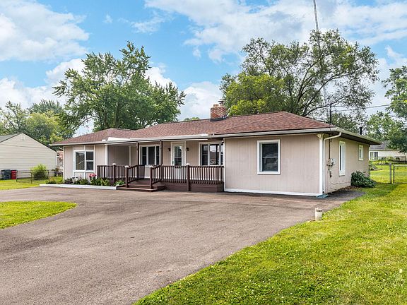 2nd image of 2385 Chateau St