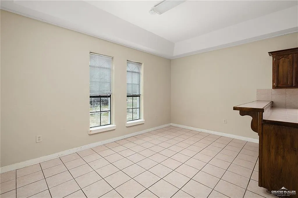 2 bed, 1.5 bath, 1618 sqft, $1,200 — Photo 4