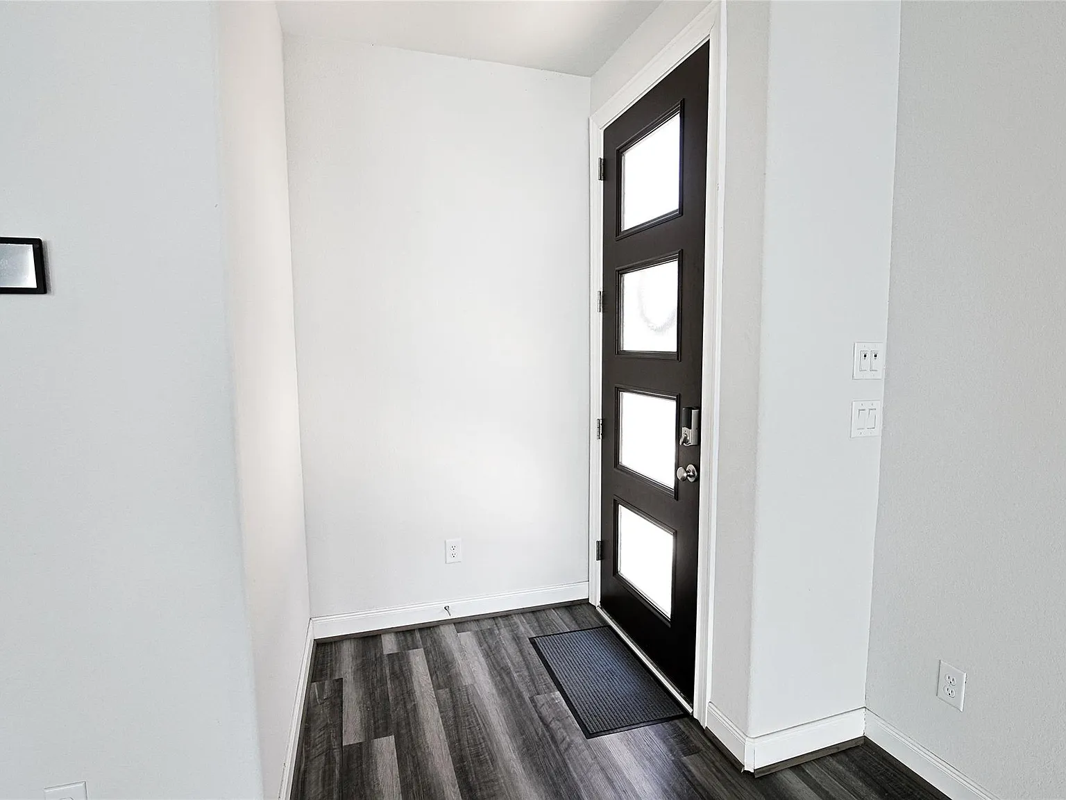 3 bed, 2.5 bath, 1649 sqft, $2,350 — Photo 3