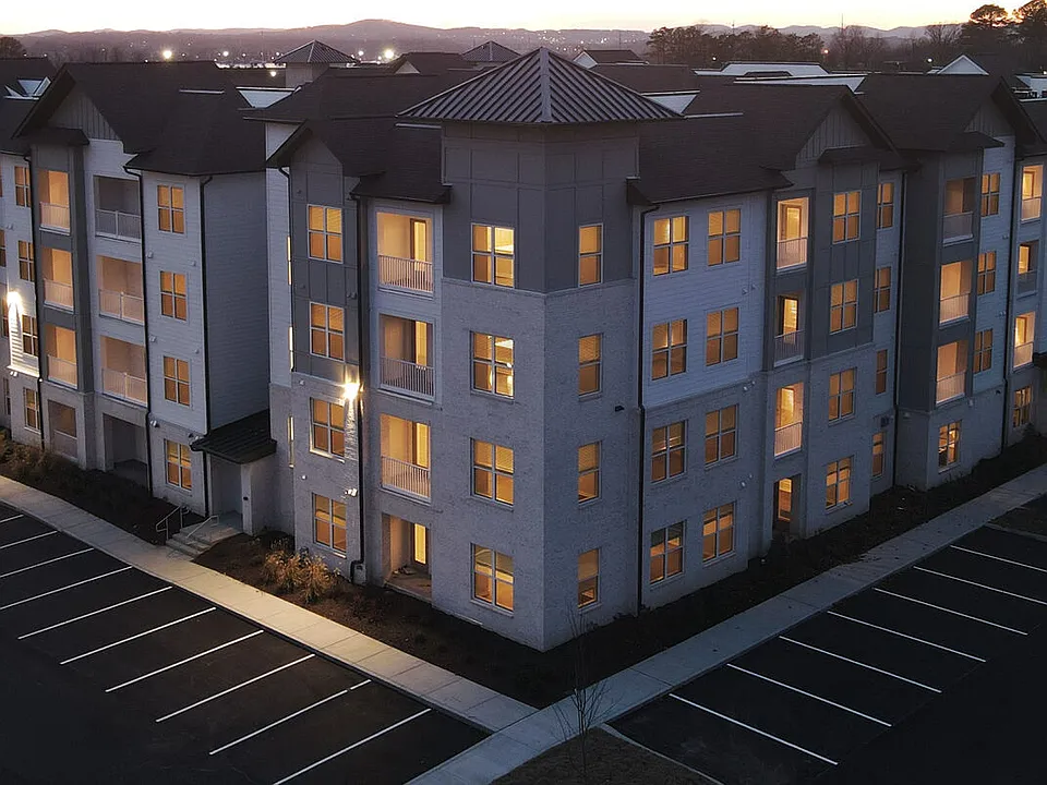 The Ravelle at Ridgeview apartments community photo
