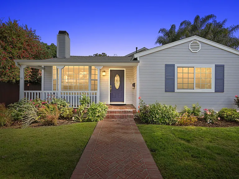 22055 Del Valle St — Photo 44