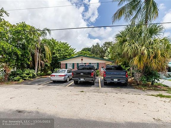 4th image of 327 SW 16th Ct
